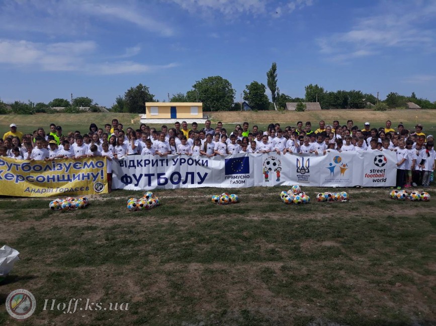 У смт. Нижні Сірогози триває фестиваль «Відкриті уроки футболу»