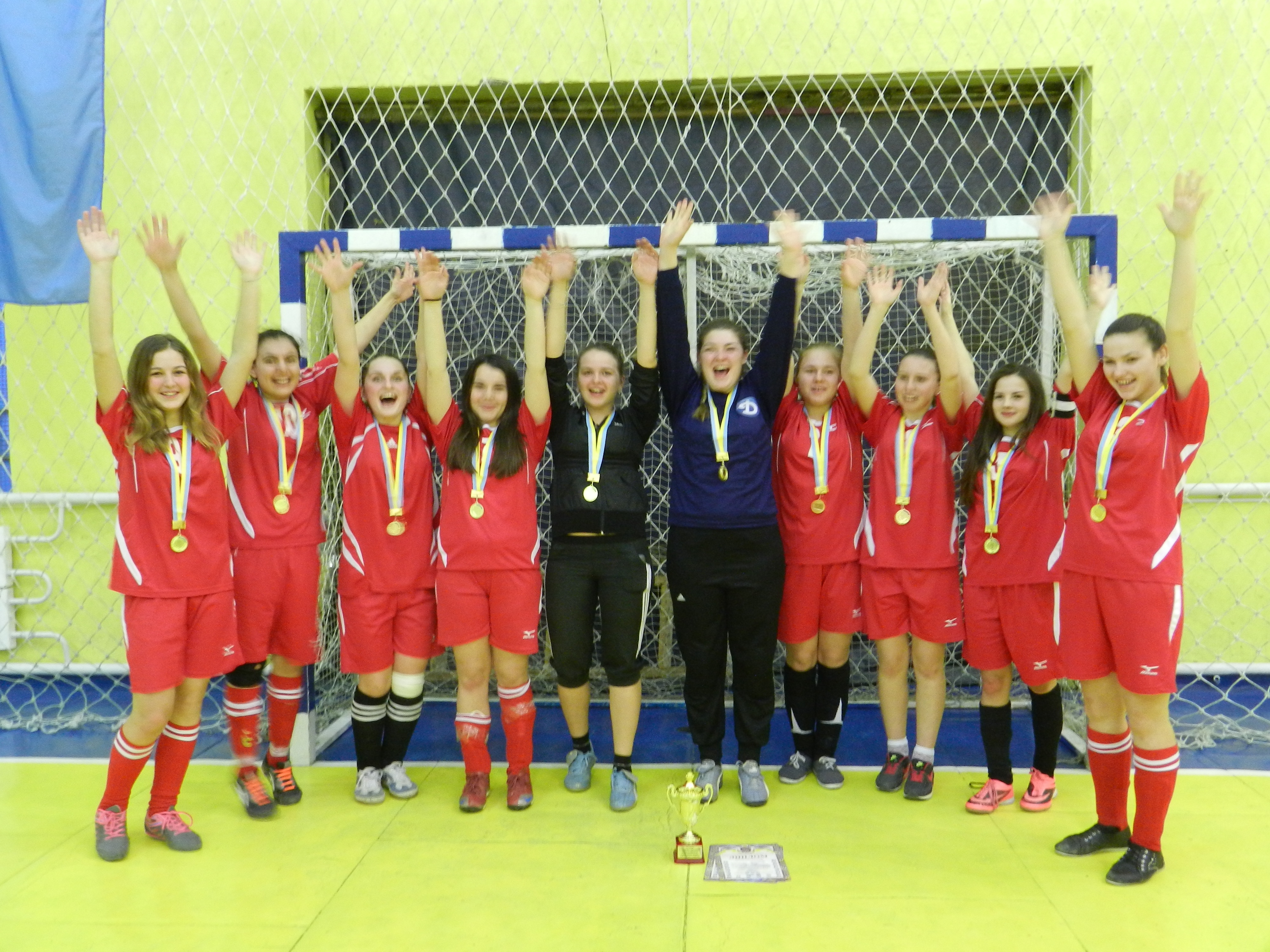 “Маяк-Освіта” Бериславського району отримала золото в ІІІ турі чемпіонату області з футзалу сезону 2015/2016 рр. серед команд дівчат 1999/2002 рр.н.